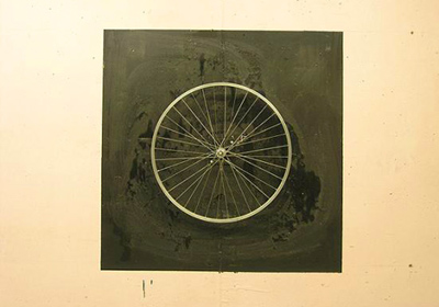 Ο τροχός ποδηλάτου καθορίζει τη σειρά προτεραιότητας στο μπάνιο Ο τροχός ποδηλάτου καθορίζει τη σειρά προτεραιότητας στο μπάνιο